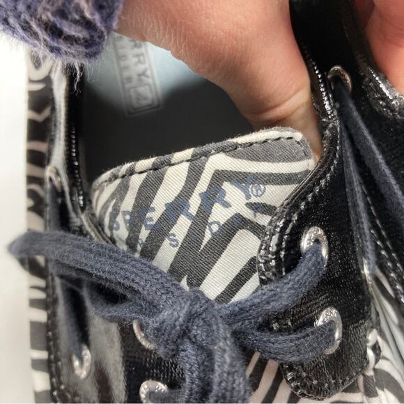 Sperry | Black & White Zebra Pattern Boat Shoes 10 - Picture 4 of 8